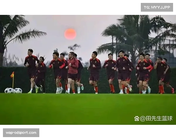 国足前场人员调整锋线站位变化两名球员一前一后站位成焦点 国足前场人员调整锋线站位变化两名球员一前一后站位成焦点